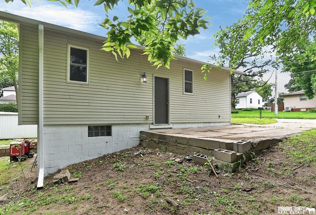 910 9th Avenue, Plattsmouth, NE 68048