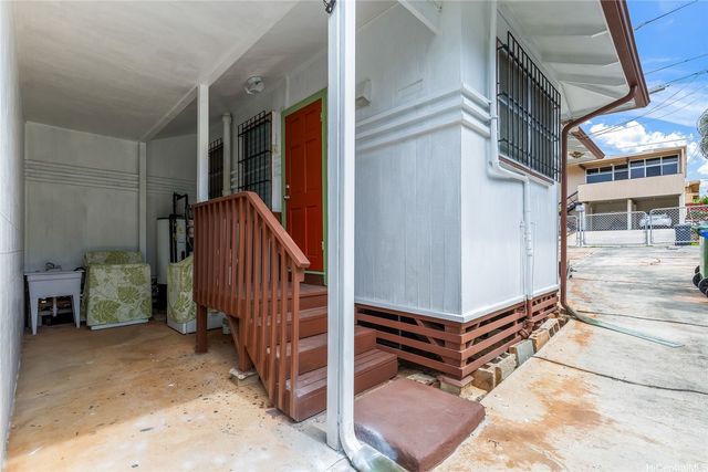 3261 Paliuli Street, Honolulu, HI 96816