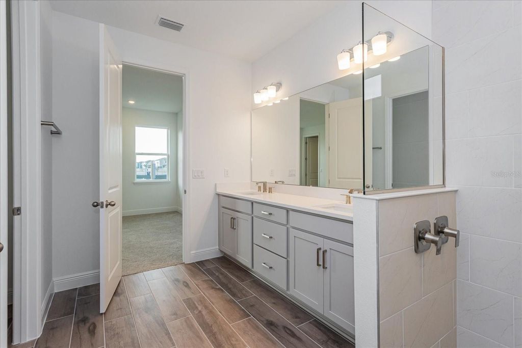 Image 15 of property listing at 6117 FLOWERING CHERRY BEND, Winter Garden, FL 34787