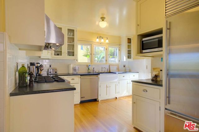 4778 Cromwell Avenue, Los Angeles, CA 90027
