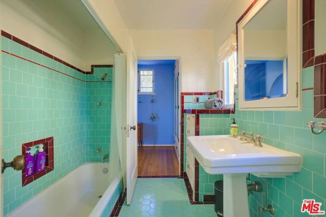 4778 Cromwell Avenue, Los Angeles, CA 90027