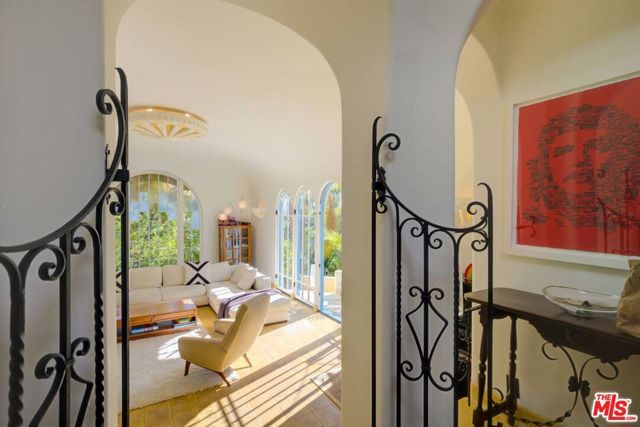 4778 Cromwell Avenue, Los Angeles, CA 90027