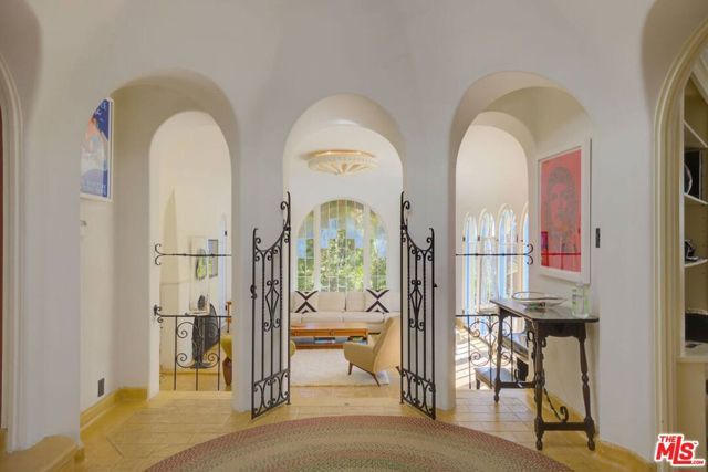 4778 Cromwell Avenue, Los Angeles, CA 90027