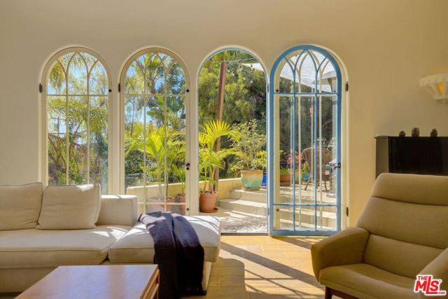 4778 Cromwell Avenue, Los Angeles, CA 90027