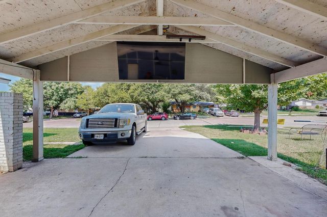 701 Hillcrest Drive, Arlington, TX 76010