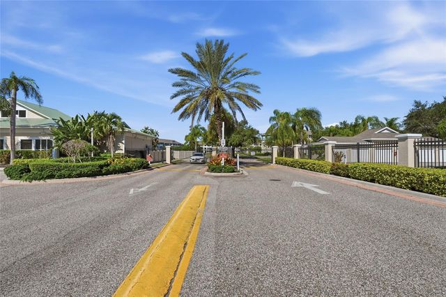 4802 51ST STREET W 117, Bradenton, FL 34210
