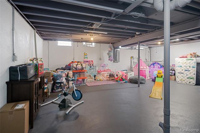 40341 Worthington Court, Canton, MI 48188