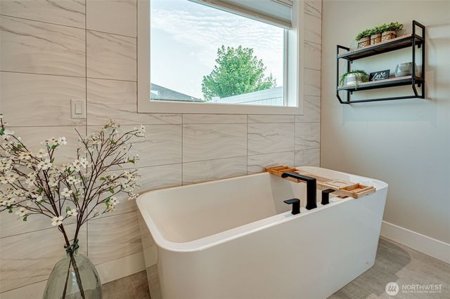 175 Annabelle Street, Castle Rock, WA 98611