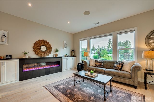 175 Annabelle Street, Castle Rock, WA 98611