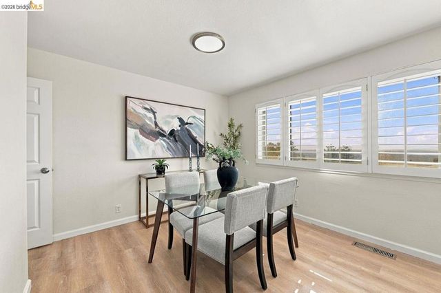 10760 Hellman St, Oakland, CA 94605