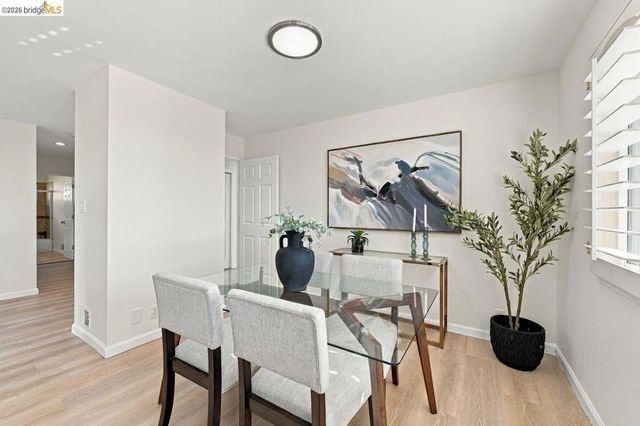 10760 Hellman St, Oakland, CA 94605
