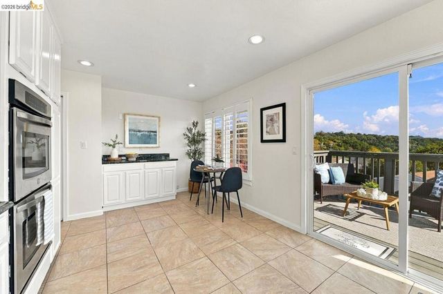 10760 Hellman St, Oakland, CA 94605