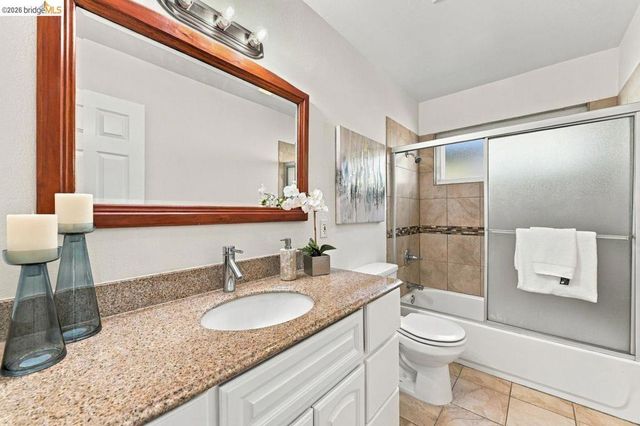 10760 Hellman St, Oakland, CA 94605