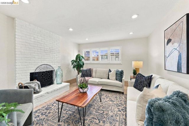 10760 Hellman St, Oakland, CA 94605