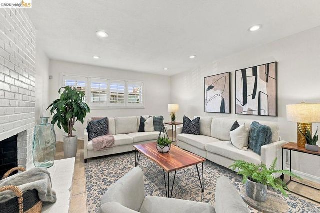 10760 Hellman St, Oakland, CA 94605