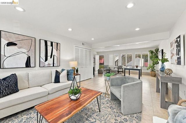 10760 Hellman St, Oakland, CA 94605