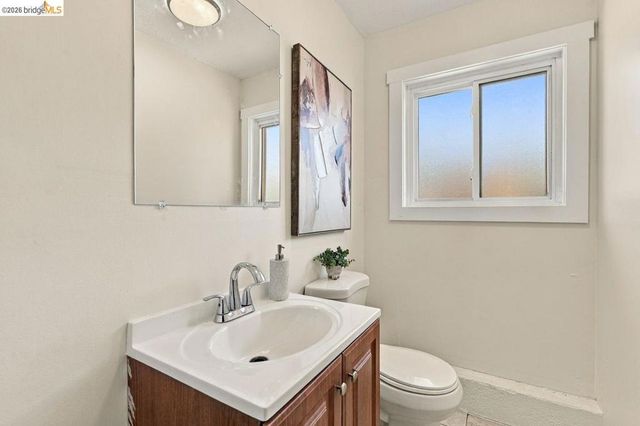 10760 Hellman St, Oakland, CA 94605