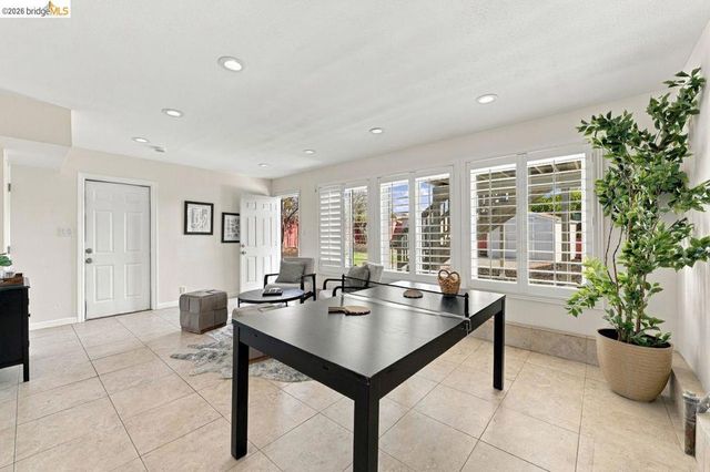10760 Hellman St, Oakland, CA 94605