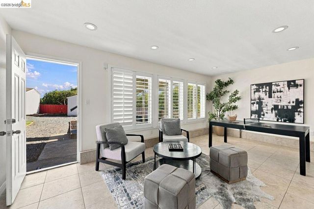 10760 Hellman St, Oakland, CA 94605