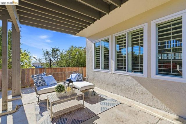 10760 Hellman St, Oakland, CA 94605