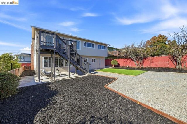 10760 Hellman St, Oakland, CA 94605