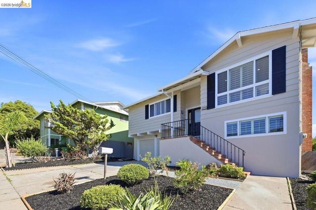 10760 Hellman St, Oakland, CA 94605
