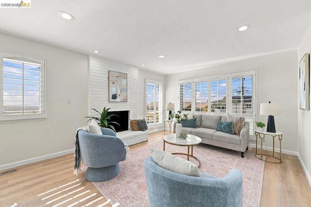 10760 Hellman St, Oakland, CA 94605