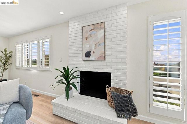 10760 Hellman St, Oakland, CA 94605