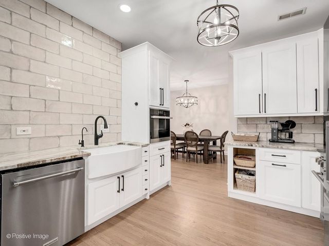 324 Turnberry Lane, Glen Ellyn, IL 60137