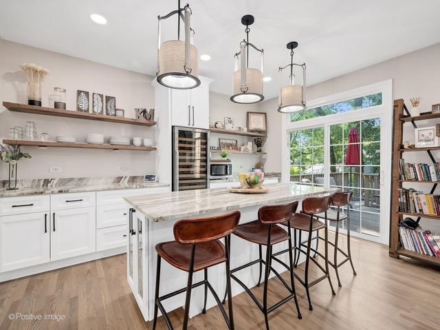 324 Turnberry Lane, Glen Ellyn, IL 60137
