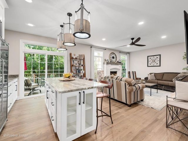 324 Turnberry Lane, Glen Ellyn, IL 60137