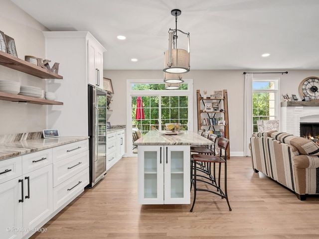 324 Turnberry Lane, Glen Ellyn, IL 60137
