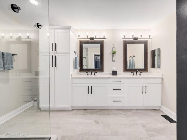 324 Turnberry Lane, Glen Ellyn, IL 60137