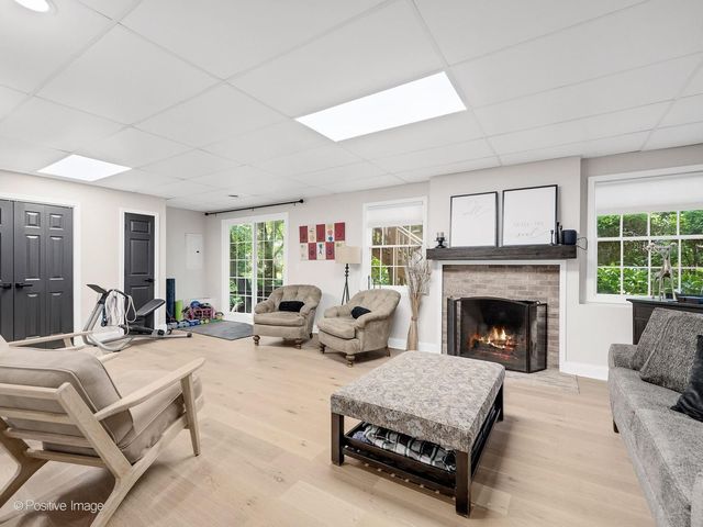 324 Turnberry Lane, Glen Ellyn, IL 60137