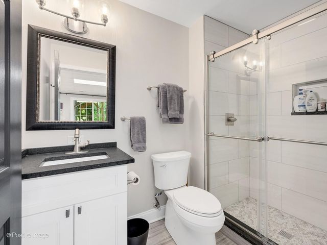 324 Turnberry Lane, Glen Ellyn, IL 60137