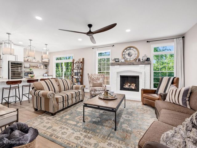 324 Turnberry Lane, Glen Ellyn, IL 60137