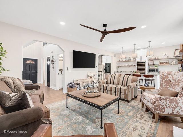 324 Turnberry Lane, Glen Ellyn, IL 60137