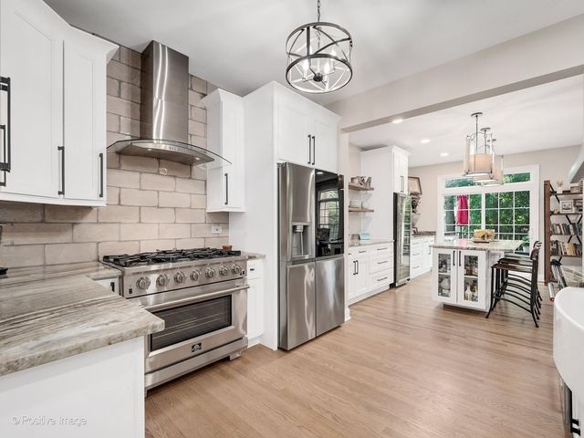 324 Turnberry Lane, Glen Ellyn, IL 60137