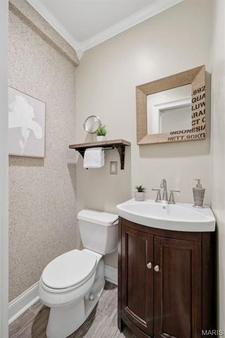 1055 Warson Woods Drive, Warson Woods, MO 63122