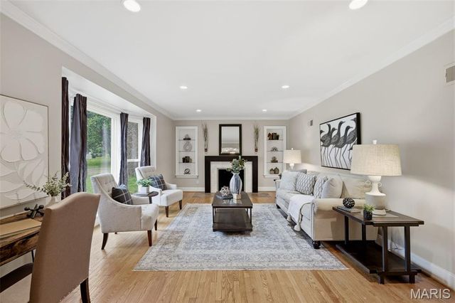 1055 Warson Woods Drive, Warson Woods, MO 63122