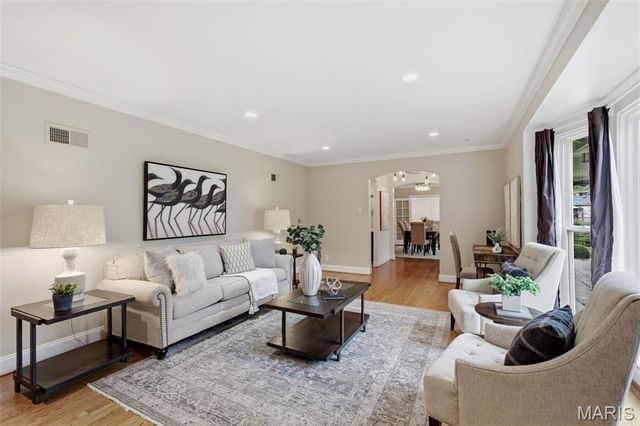 1055 Warson Woods Drive, Warson Woods, MO 63122