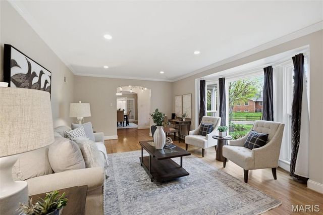 1055 Warson Woods Drive, Warson Woods, MO 63122