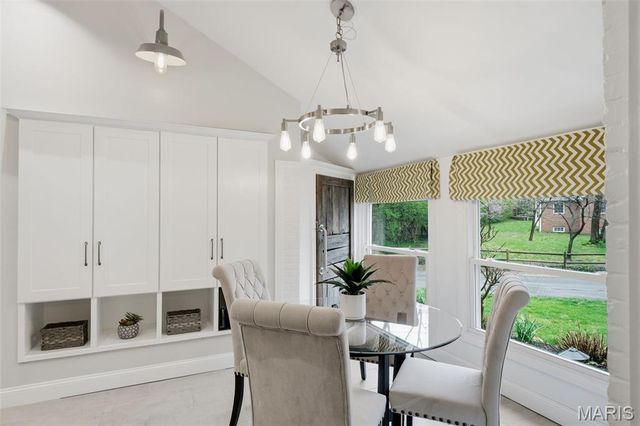 1055 Warson Woods Drive, Warson Woods, MO 63122