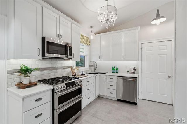 1055 Warson Woods Drive, Warson Woods, MO 63122