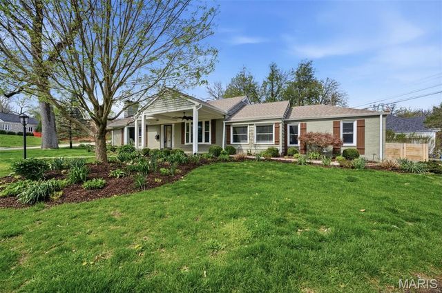 1055 Warson Woods Drive, Warson Woods, MO 63122