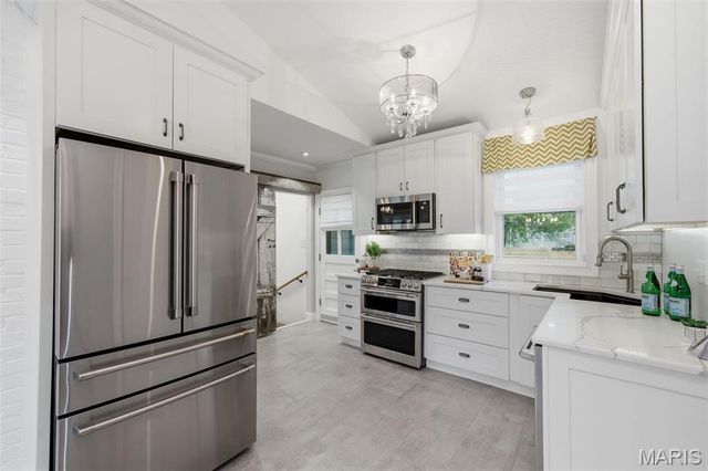 1055 Warson Woods Drive, Warson Woods, MO 63122