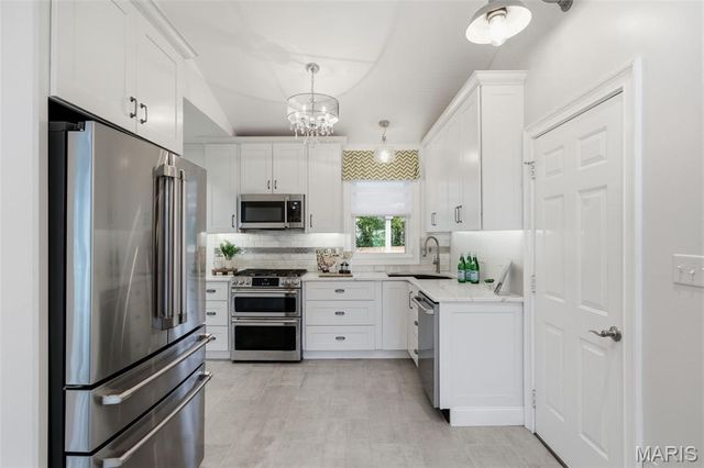 1055 Warson Woods Drive, Warson Woods, MO 63122