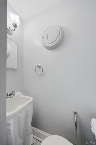 1055 Warson Woods Drive, Warson Woods, MO 63122