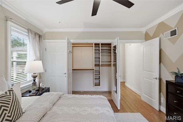 1055 Warson Woods Drive, Warson Woods, MO 63122