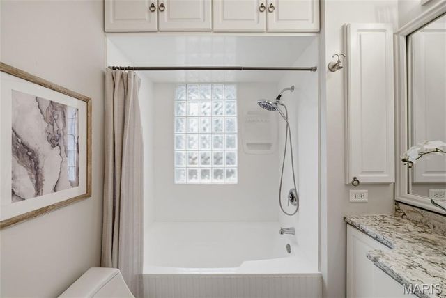 1055 Warson Woods Drive, Warson Woods, MO 63122